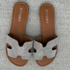 Fitory Silver and Tan Slide Flat Sandals With Rhinestones Size 6-8